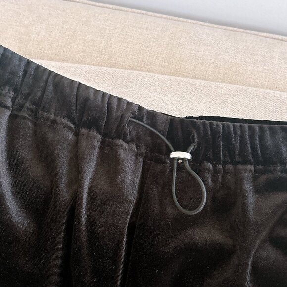 99% NEW ZARA BLACK VELVET PANTS - Picture 7 of 8